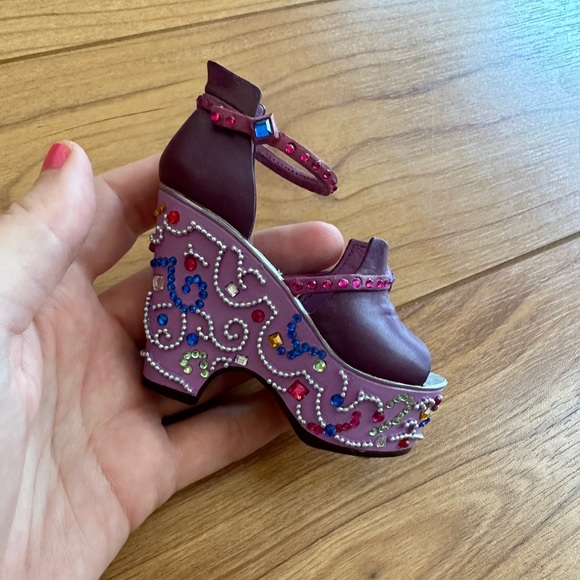 Vintage Just The Right Shoe Collection: Festive - Picture 8 of 10